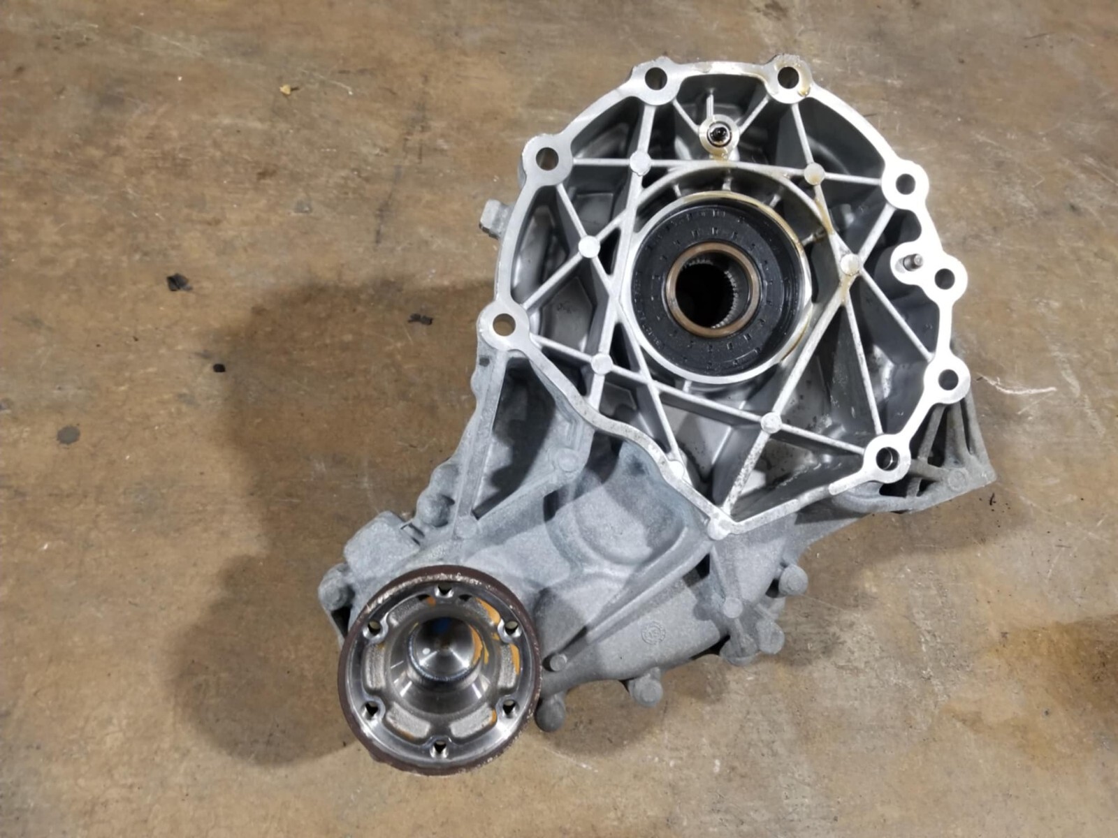 14-19 Maserati Quattroporte Ghibli Awd Front Transfer Case Gear Box Motor Oem