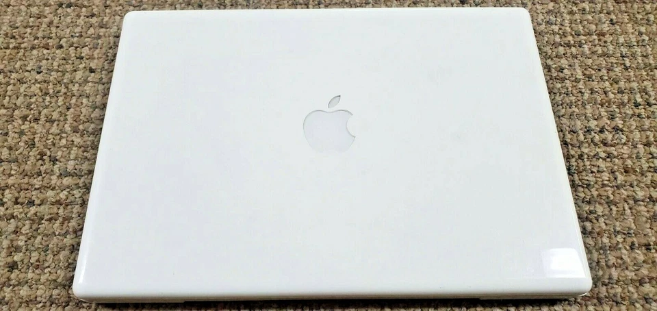 Apple MacBook Model 13" A1181(EMC 2092)1.83 GHz Core Duo- UNTESTED(FC12-T-G552) - Image 2 of 4