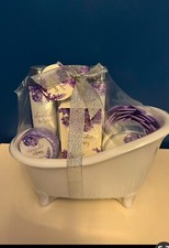 NEW Bath  Shower Gift Set Lavender  Honey Body  Earth 8 pc set 