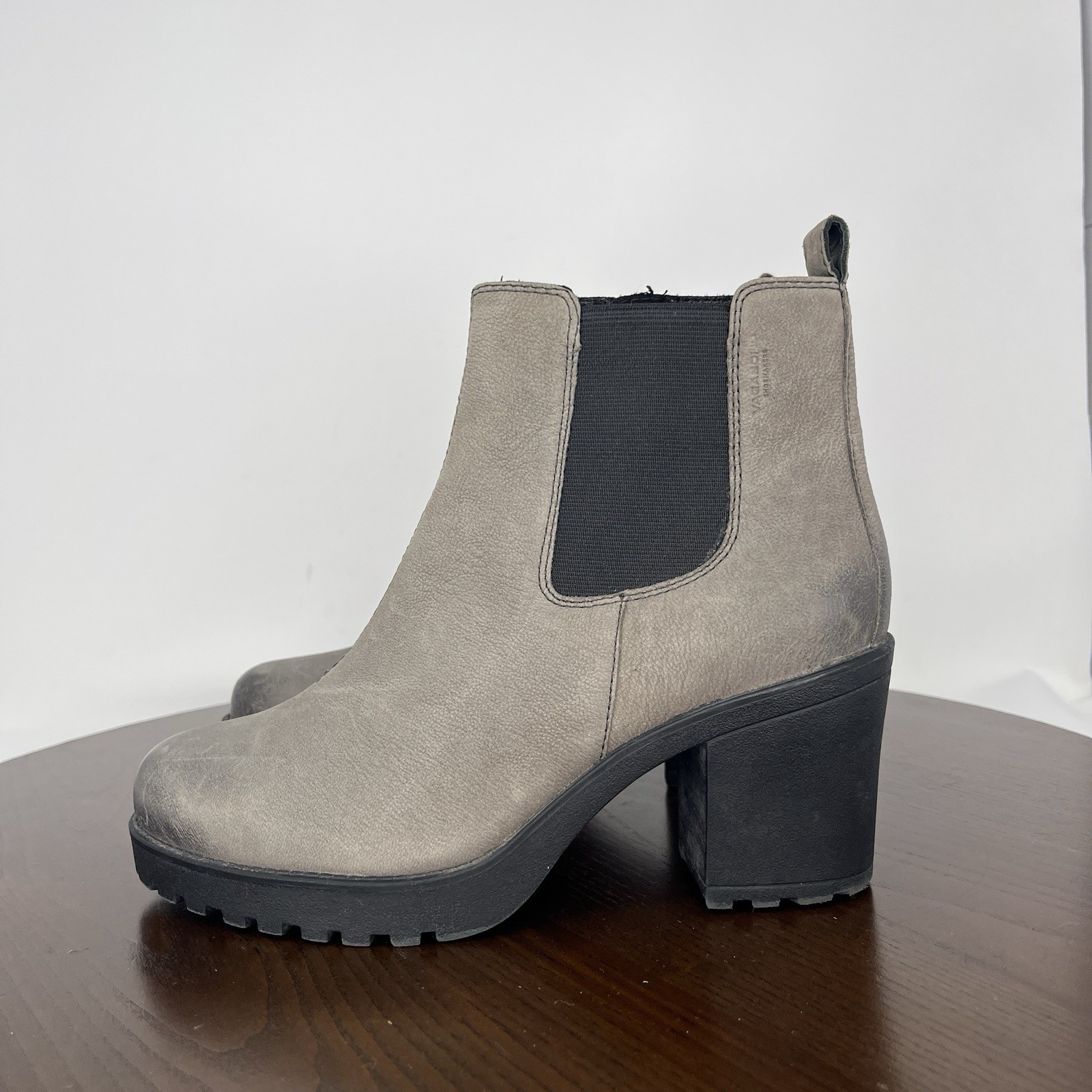 Vagabond Chelsea Boots Women's 7 Gray Leather Nubuck Chunky Heel Lug Sole Shoes-image