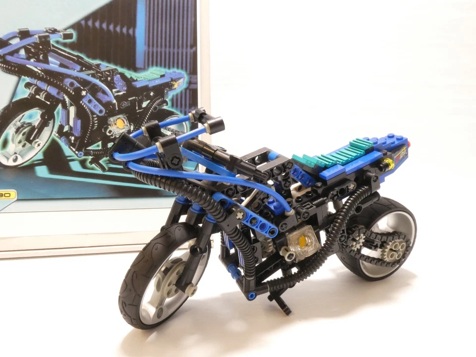 Lego Technic Motorcycle - spares / incomplete, photo 3 of 5