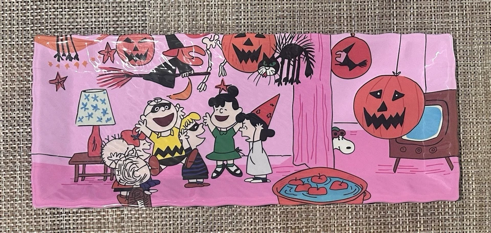 VIRAL SNOOPY / PEANUTS GREAT PUMPKIN PINK PARTY SCENE! BOWL PLATTER CUPS PLATES  - Image 3 of 4