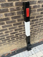 Telescopic driveway security post/parking posts