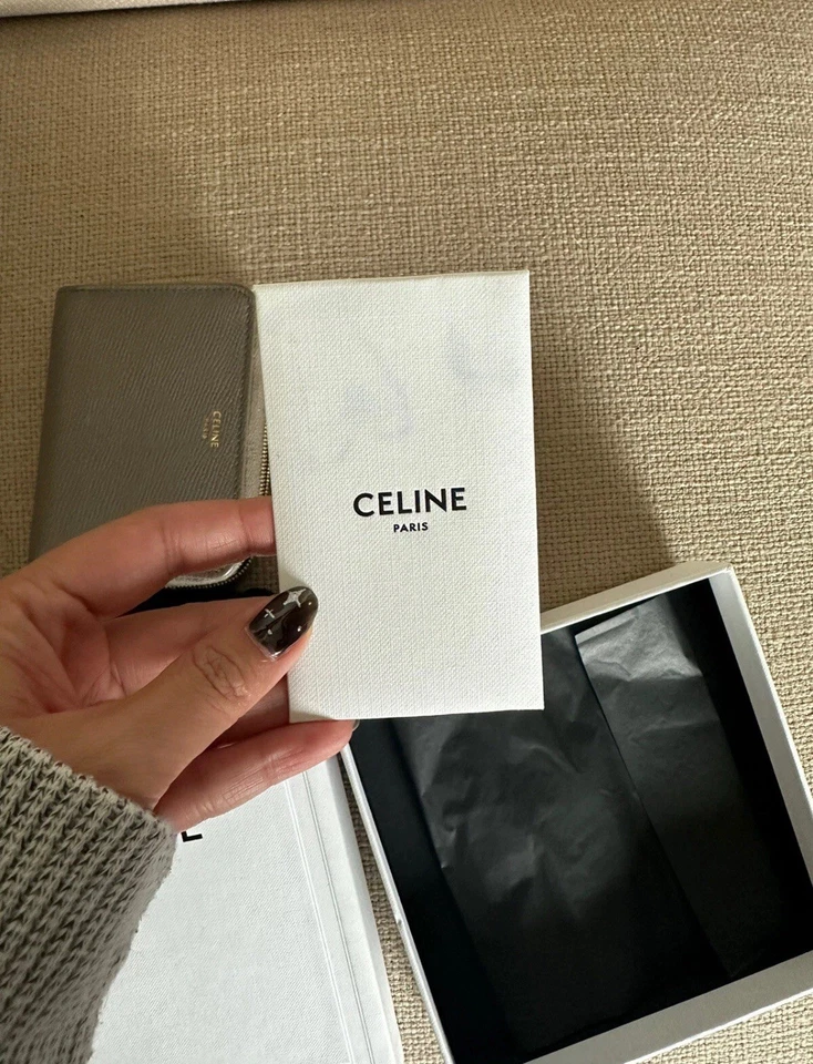 Cartera compacta con cremallera CELINE Pebble en piel de becerro granulada Foto 4 de 4