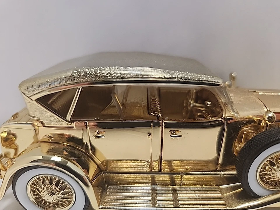 Signature 1934 Duesenberg SSJ Gold Roadster Car 1/32 Scale - Image 2 of 4
