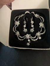 Nib Vintage Avon Kenneth Jay Lane Silver Toned Rhinestone Necklace Earring Set