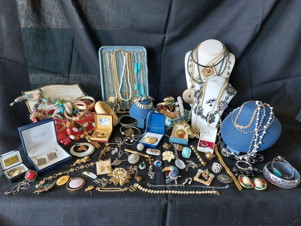 Lots De Bijoux Vintage : Perles, Breloques, Fantaisie Rétro à Chiner