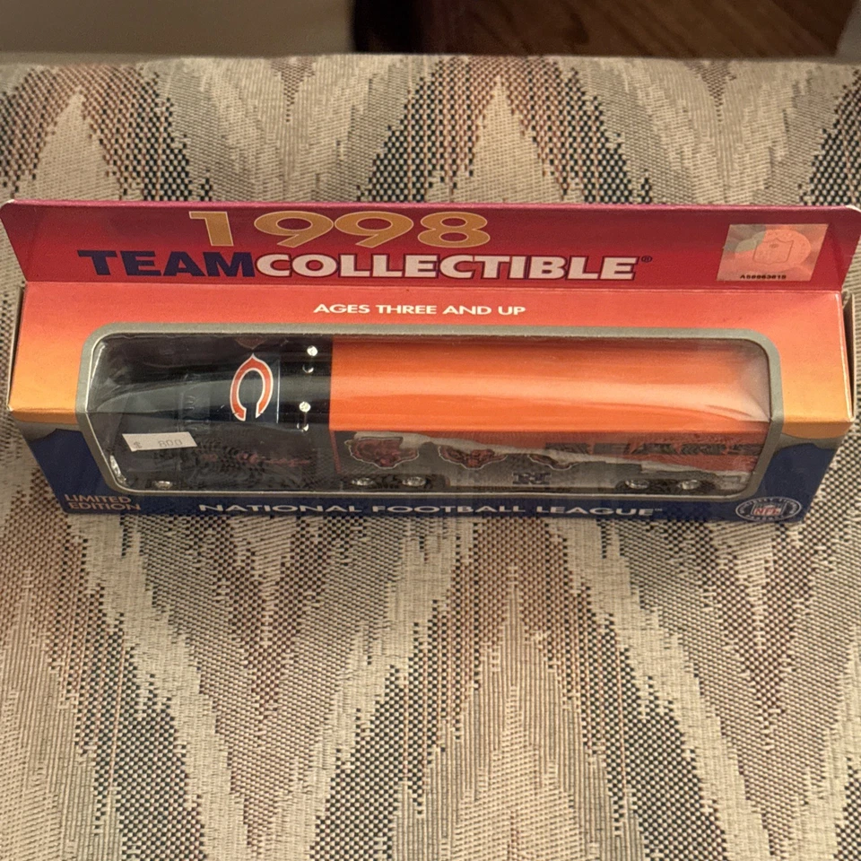 Chicago Bears White Rose Collectibles 1998 NFL Tractor Trailer Toy Vehicle 1:80 - Image 2 of 4