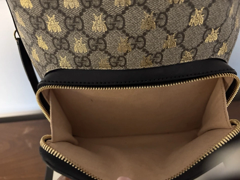 Mochila Gucci GG Supreme pequena bege/preto lona/couro - Imagem 4 de 4