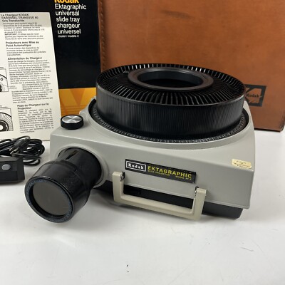 Kodak Ektagraphic AF-2 Slide Projector, Lense, Carousal, Case FOR