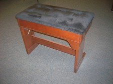 Previously Owned Elite Series Lowrey Organ Bench or oversized piano bench