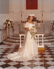 Classic Ivory Lacy Wedding Dress - Size 8 - Gorgeous