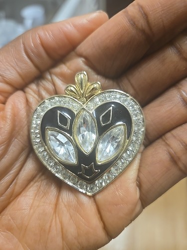 TAT Heart Shaped Goldtone,Rhinestone, Enamel  Brooch  Queen Of Hearts #09