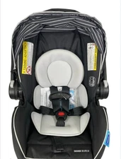 Graco Baby Car Seat In Very Good Used Condition with Cover