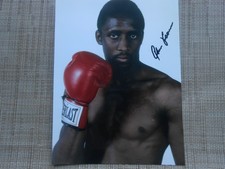 Thomas Hearns, Ex Boxer, an ORIGINAL HAND SIGNED 8 X 6 PHOTO