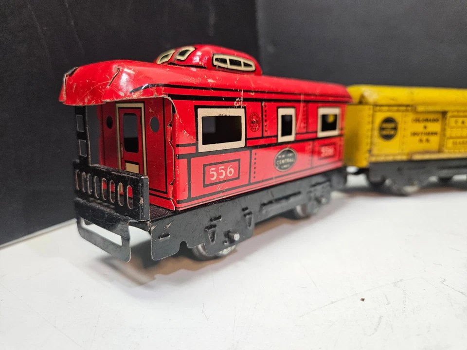 1930' Marx Tin Litho 5 Freight Car Set Caboose Tank Car Hopper Gondola Reefer - Image 2 of 4