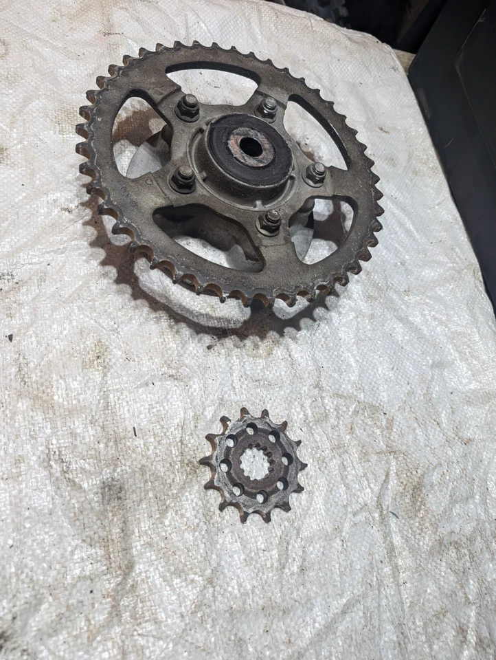 Soporte de montaje de buje portador de piñón delantero trasero Suzuki GSX600 Foto 3 de 4