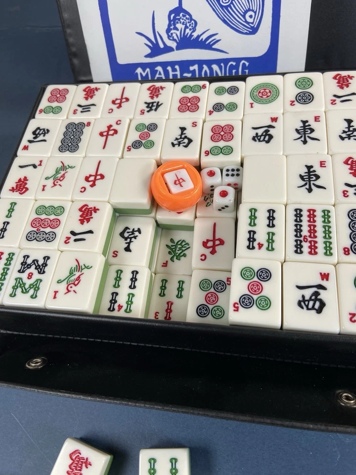 Vintage Mahjong Set – 148 Tiles, Dice & Wind Marker - Green Back - Travel Set - Image 3 of 4