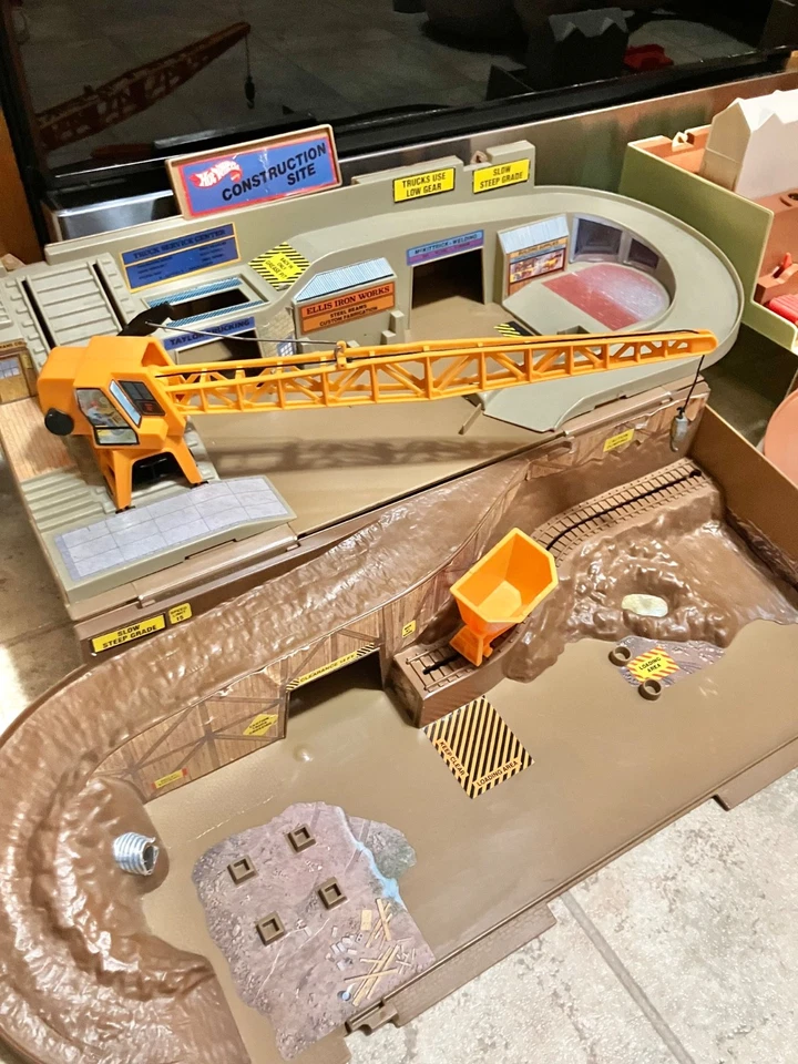 Mattel Hot Wheels City & Construction Site Sto N Go Lot Of 2 Playsets 1980 & 82 - Image 2 of 4
