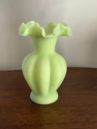 Vintage Fenton Satin Custard Glass Ruffled Edge Melon Vase Green Uranium 5.5"