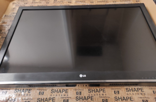 LG 42CS460 42" TV No Stand No Remote Light scratches on screen Inc VAT - Picture 1 of 4