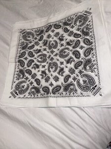 White W/Black Paisley Print Bandannas Napa Valley Farmworker Foundation 17 Inlot