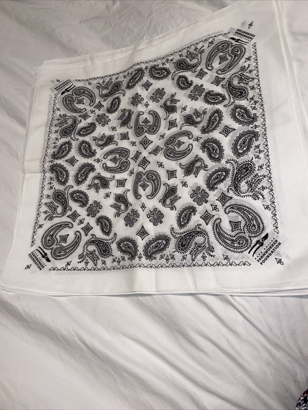 White W/Black Paisley Print Bandannas Napa Valley Farmworker Foundation 17 Inlot