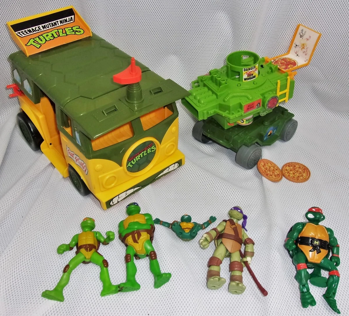 LOT 7 1989 Playmates TMNT Pizza Thrower & Party Wagon w/Ninja