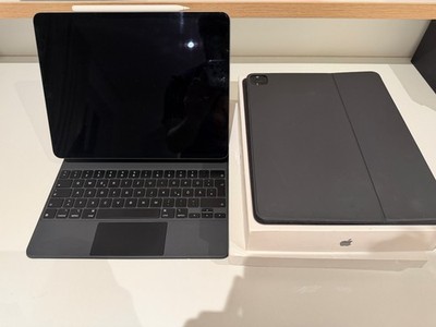 iPad Pro 12,9 2021 128GB, Space Grau inkl. Magic Keyboard + Pencil 2 Smart Folio