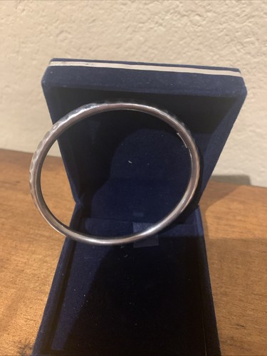 Collana in argento martellato a triangolo, argento sterling