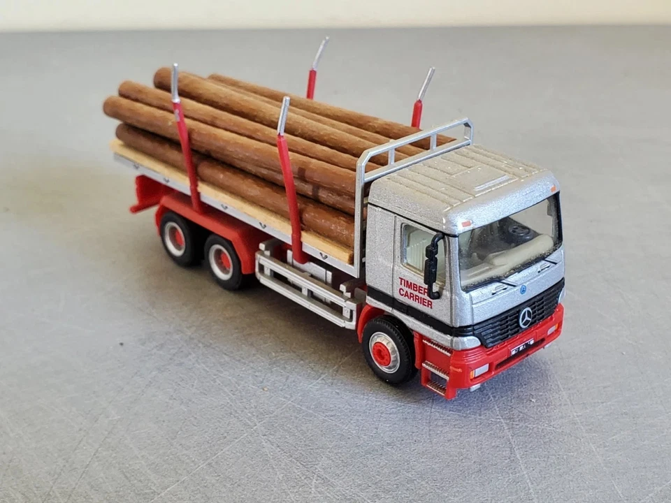 Schuco Mercedes-Benz Actros – Camion Forestale 1/87 Con Carico Di Legno - Tbe - Immagine 2 di 4
