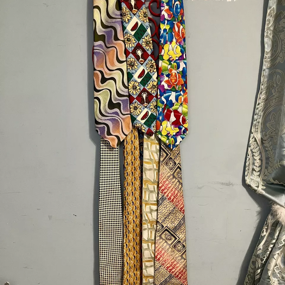 Corbatas raras y vintage de seda y poliéster $5 cada una colorida única difícil de encontrar Foto 2 de 4
