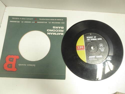  45 SINGLE EP RECORD JOHNNY RIVERS SUMMER RAIN MEMORY OF THE COMING GOOD Illustration 