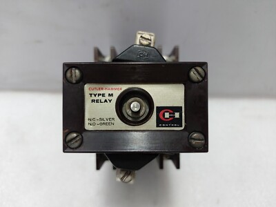 Cutler Hammer Type M Latched Relay D26MR402 Series A2