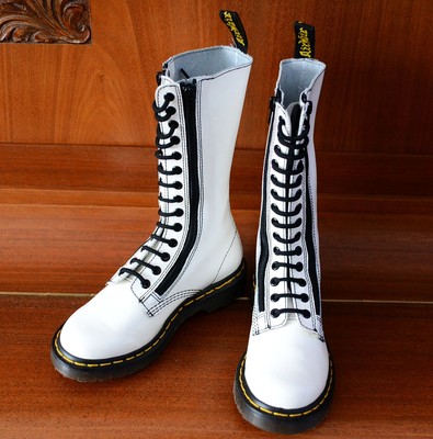 dr martens 9733