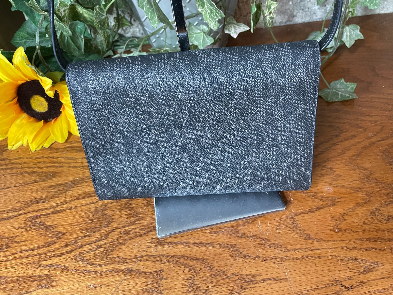 MICHAEL KORS JET SET MULTIFUNCTION CROSSBODY CLUT… - image 6