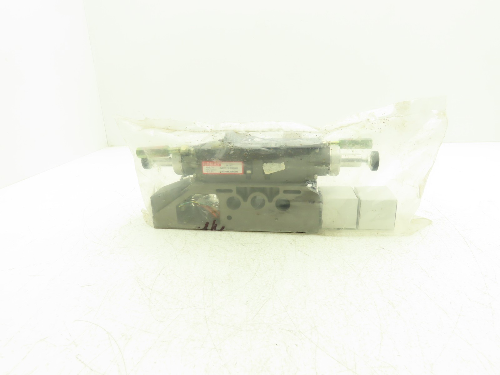 Numatics I24RT115JP00000 Pneumatic Valve Pressure Regulator Manifold Assembly