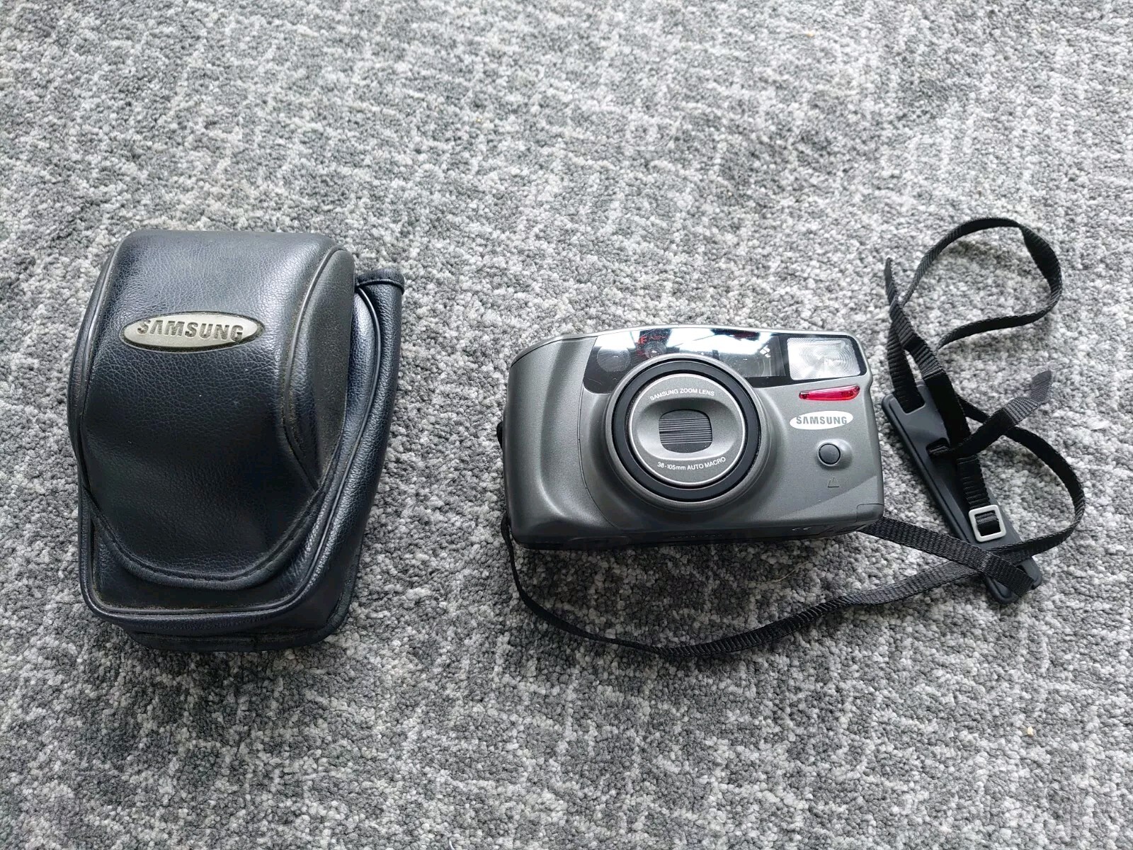 SAMSUNG AF ZOOM 105S 35mm film point and shoot Camera & Case Great Condition