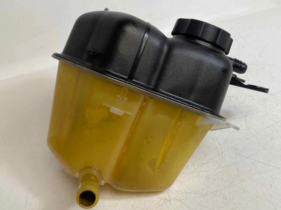 Botella de recuperación de refrigerante del motor de 3,6 L OE 15267707 para Cadillac CTS 2008-2015 Foto 2 de 4