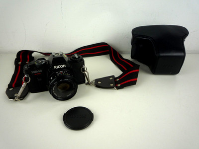 VINTAGE RICOH KR-10 SUPER 35mm SLR CAMERA 50mm RICOH LENS & LEATHER CASE & STRAP