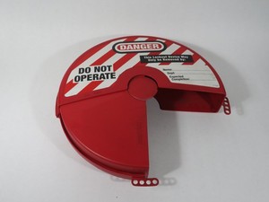 Master Lock 484 Valve Lockout 8"-13" Diameter Handles USED