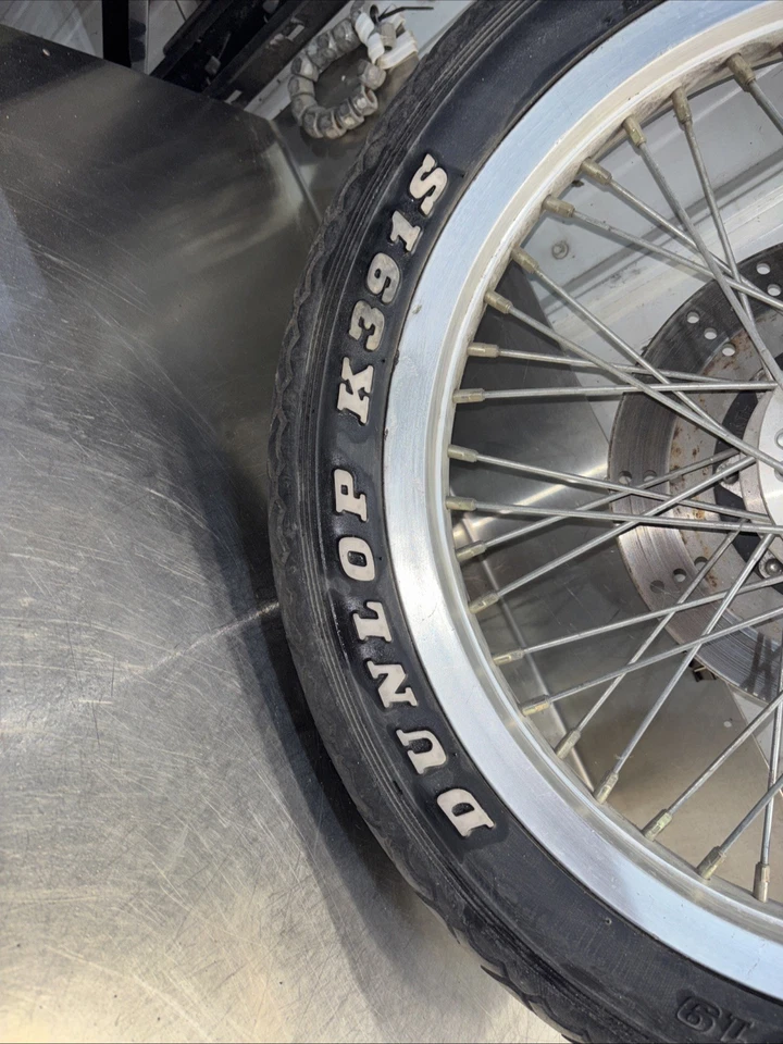 1981 KAWASAKI KZ650 KZ 650 H CSR FRONT WHEEL TIRE RIM BRAKE DISK OEM Foto 4 de 4