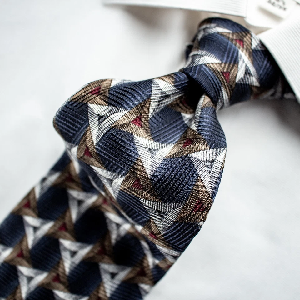 Corbata XMI Azul Dorado Rojo Beige Geométrica Seda 59.5"L x 3.75"W Foto 4 de 4