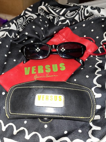 Vintage VERSUS Gianni VERSACE occhiali da sole neri 90s con custodia a MOD  E66 col 852 | eBay
