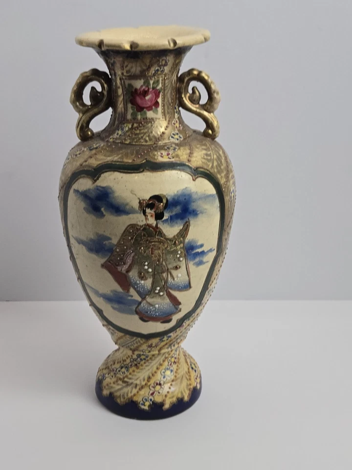 Японская ваза ручной росписи фарфор, 2 разные сцены 11 дюймов высотой - Изображение 3 из 4