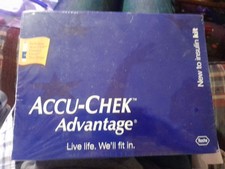 Vintage Accu-Chek Advantage komplettes Diabetes-Pflege-Set neu ungeöffnet aber abgelaufen