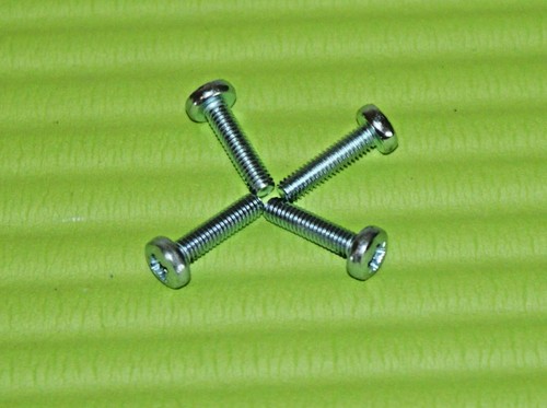 4 BEFESTIGUNGSSCHRAUBEN ZUM BEFESTIGEN STÄNDER MIT TV 3D LED OLED 4K DLED ZWISCHEN HALS & TV