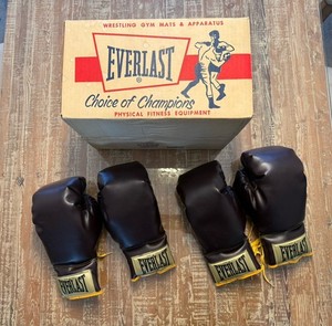 2 Pairs Vintage EVERLAST BOXING GLOVES 14 Oz - Made In USA Model 2314 With Box