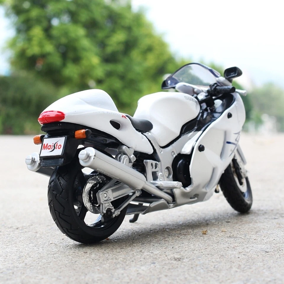 Maisto 1:18 SUZUKI GSX 1300R Diecast Motorcycle Bike Model Toy Collection gift - Image 2 of 4