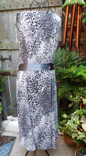 DEBENHAMS Elegant Fit & Flare Chiffon Dress Grey Leopard Print SIZE 12 - Picture 6 of 14